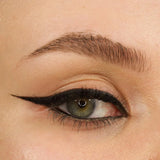 Makeup Revolution London – Streamline Waterline Eyeliner Pencil – Black | Ultra Creamy & Pigmented Texture | Smooth & Buttery Application | Built-in Smudger for Smokey Looks | 1.3g