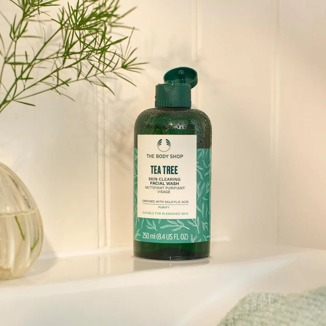 tbsttfw400 - The Body Shop Tea Tree Skin Clearing Facial Wash | Deep Cleanse For Oily Skin (400ml) - Looknstyle